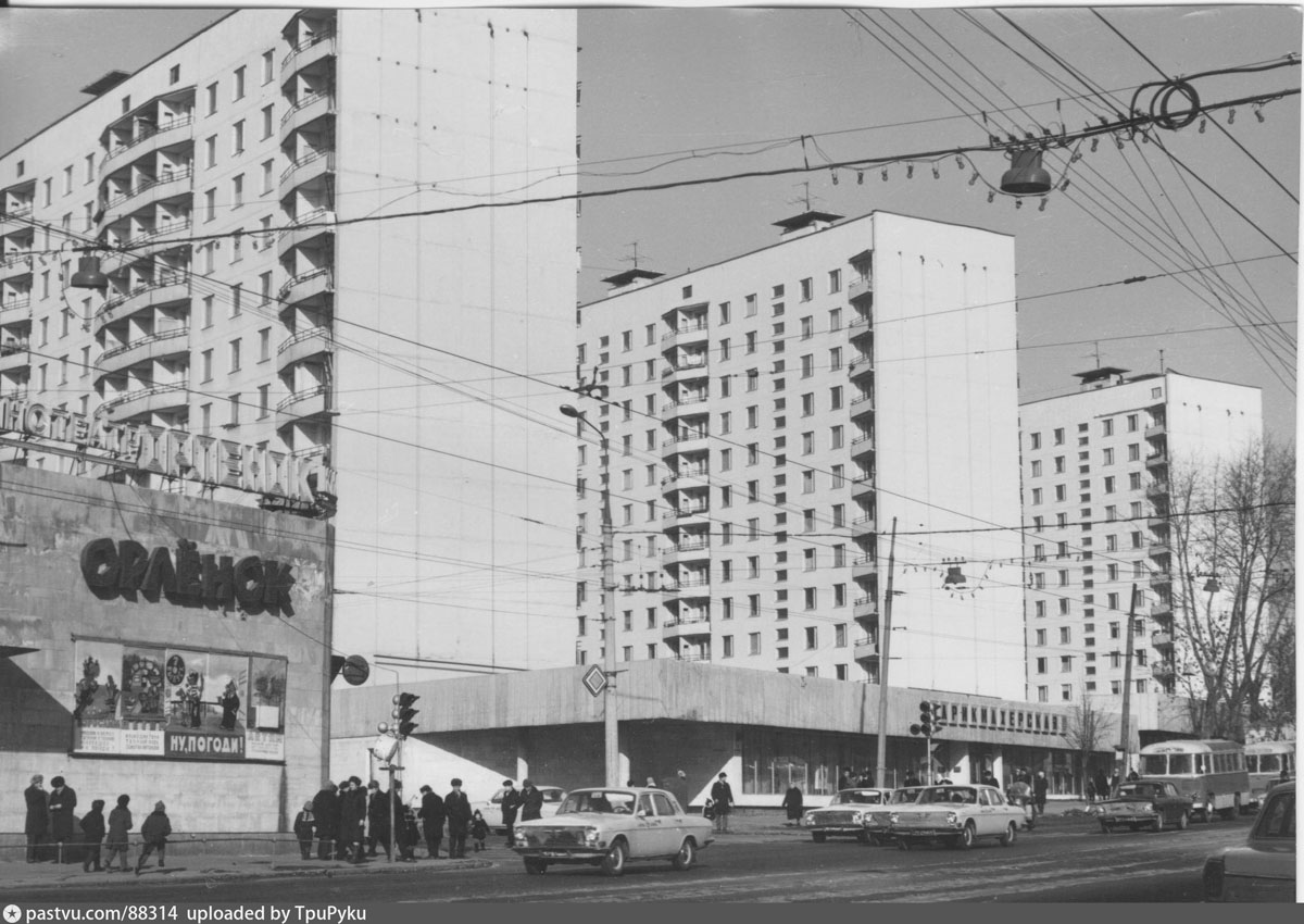 Русаковская улица, вид на Маленковскую, «Орленок», конец 80-х