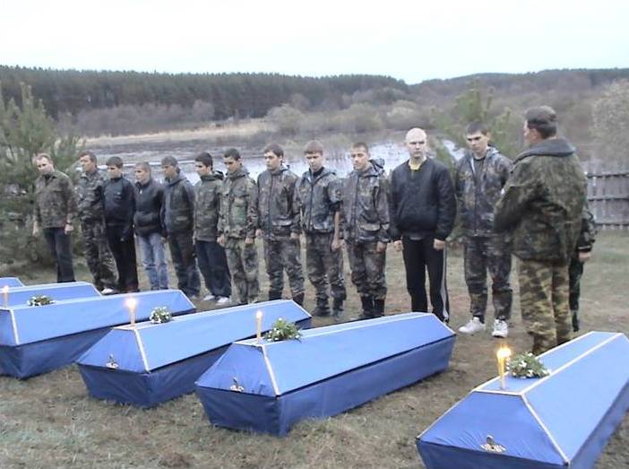 Церемония прощания с останками членами отрядов "Память" и "Виталис"