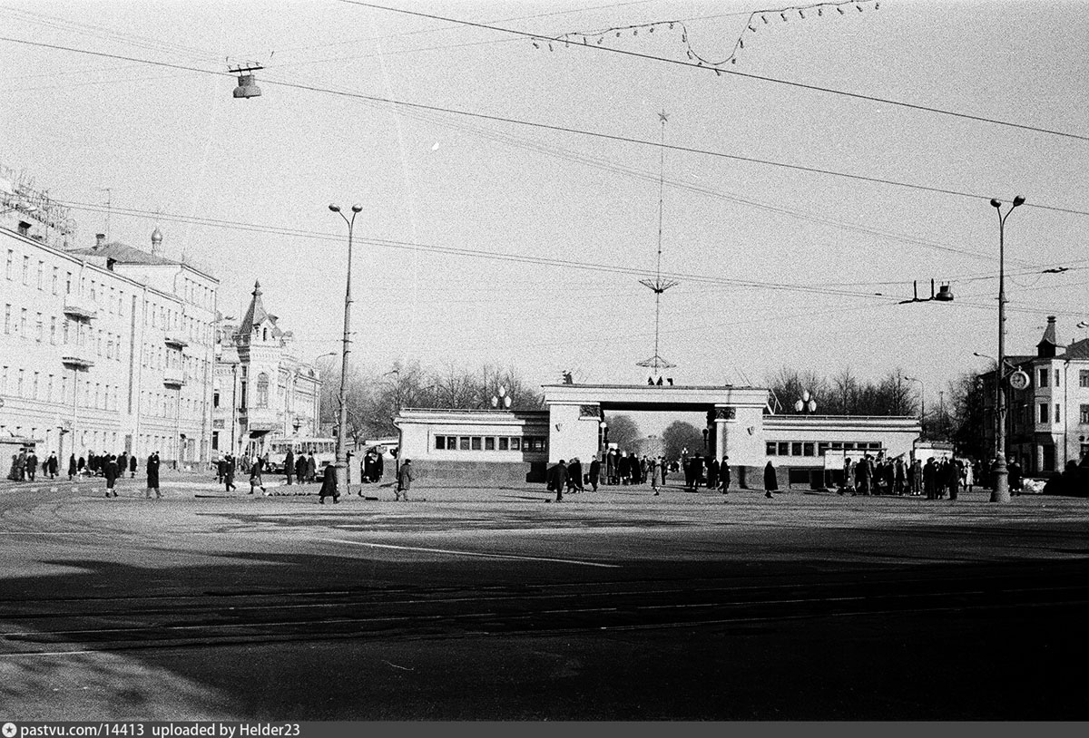 Сокольническая площадь. Вид от будущей гостиницы «Сокольники»