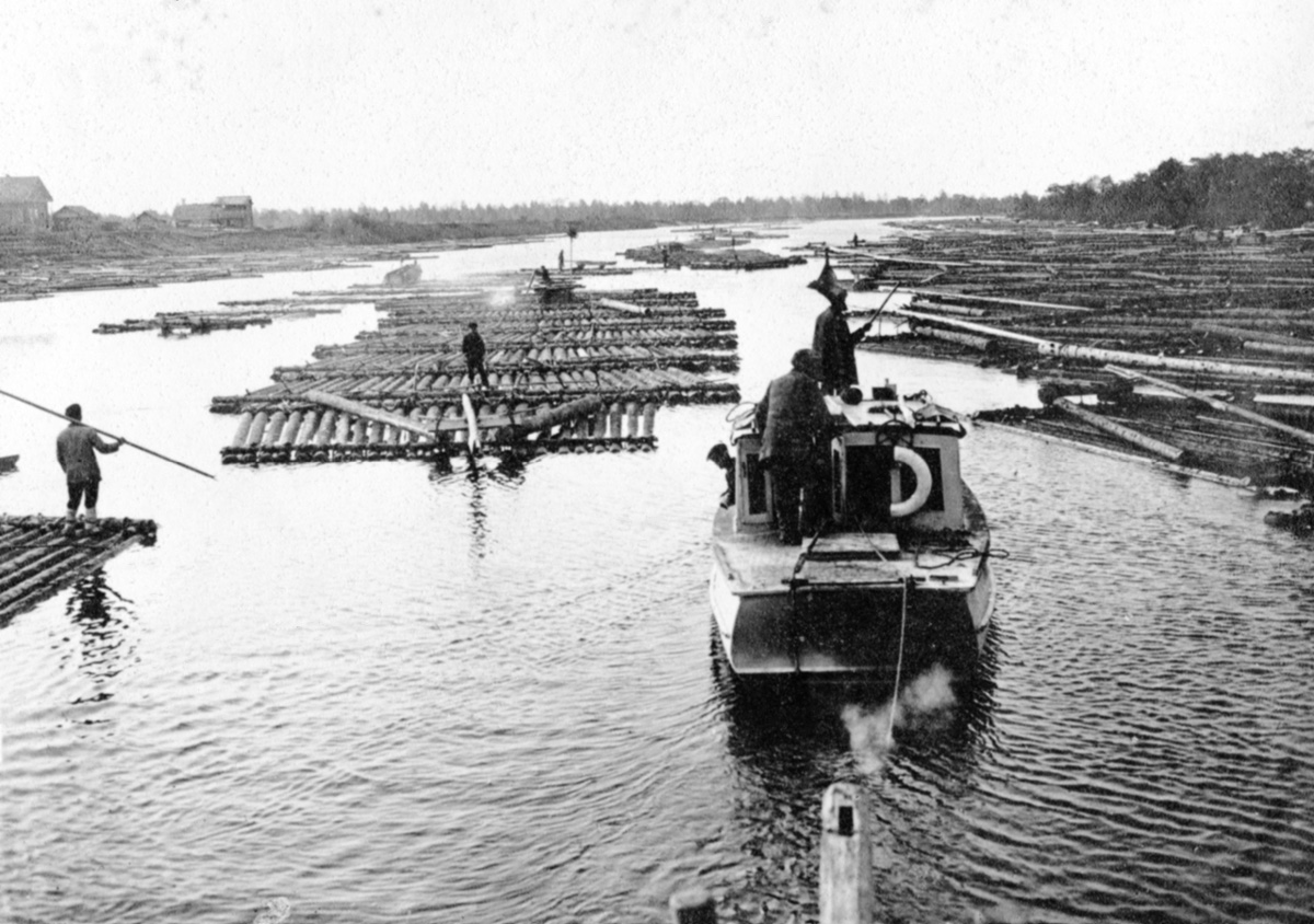 Скученное движение плотов на Унже