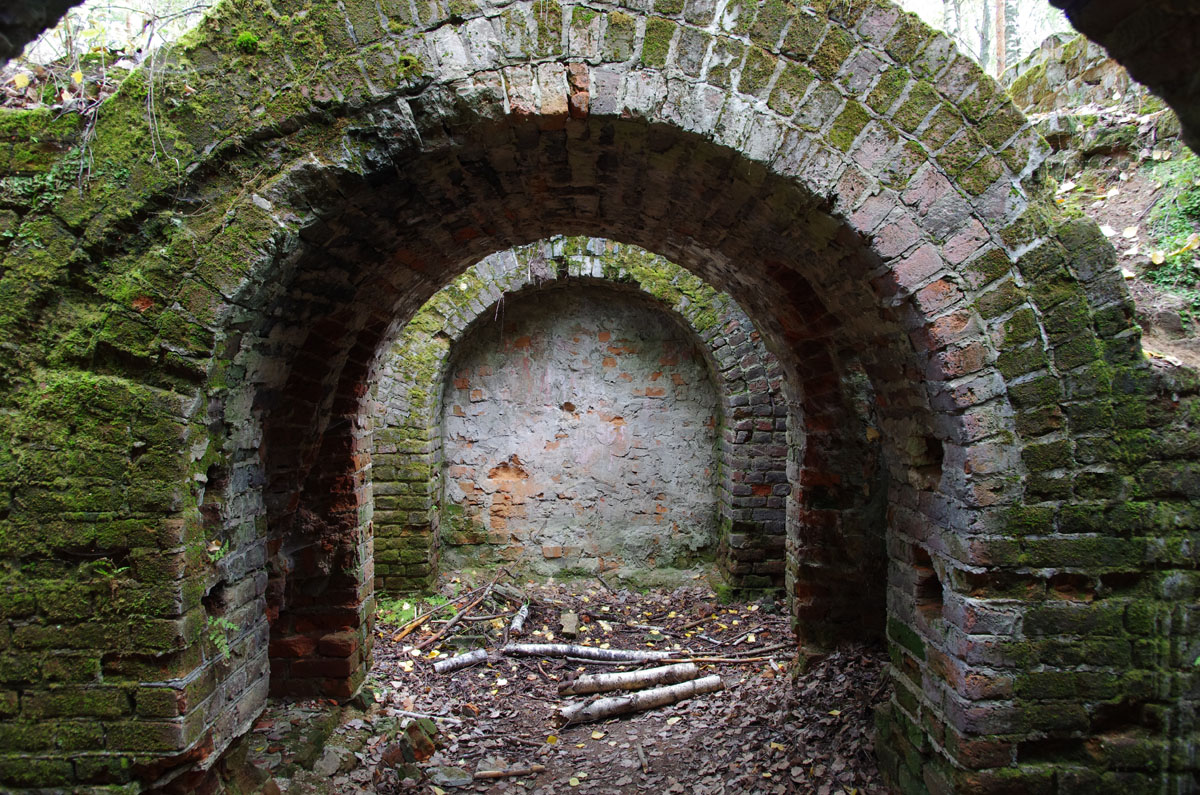 На развалинах стекольного завода