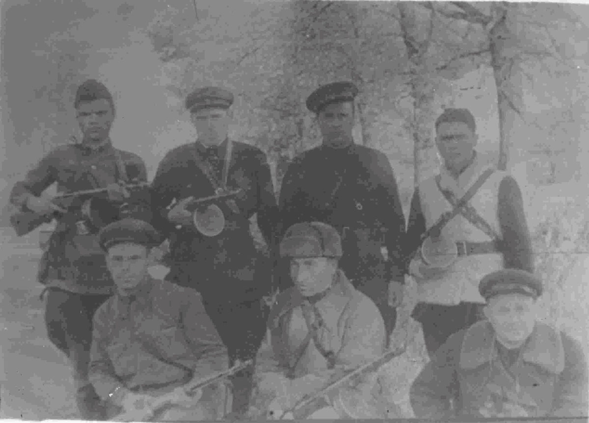 Партизаны 5 Калининской партизанской бригады за 20 минут до боя с карателями