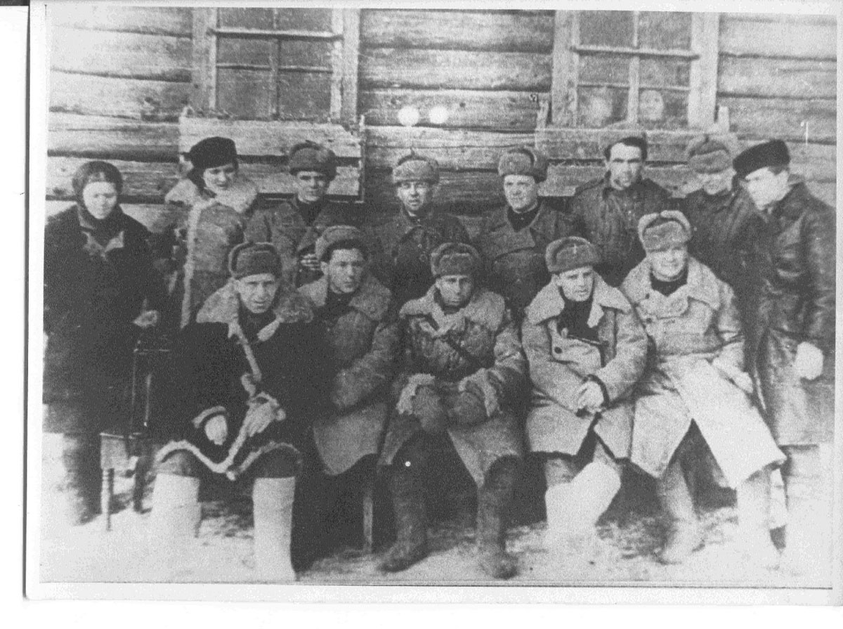 Командиры воинских частей и партизанских формирований после выхода из кольца блокады и соединения с частями Красной Армии, зима 1944 г.